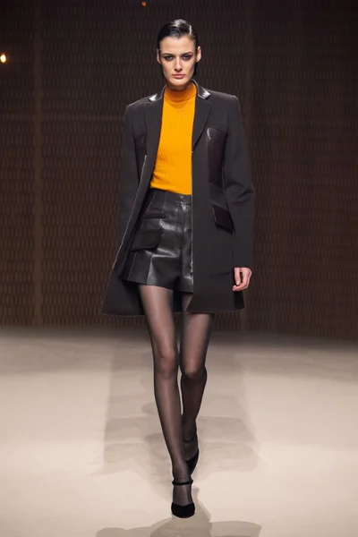 Look 11